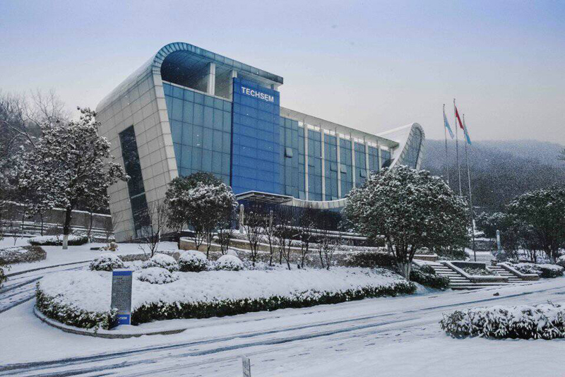 台基银装瑞雪丰年